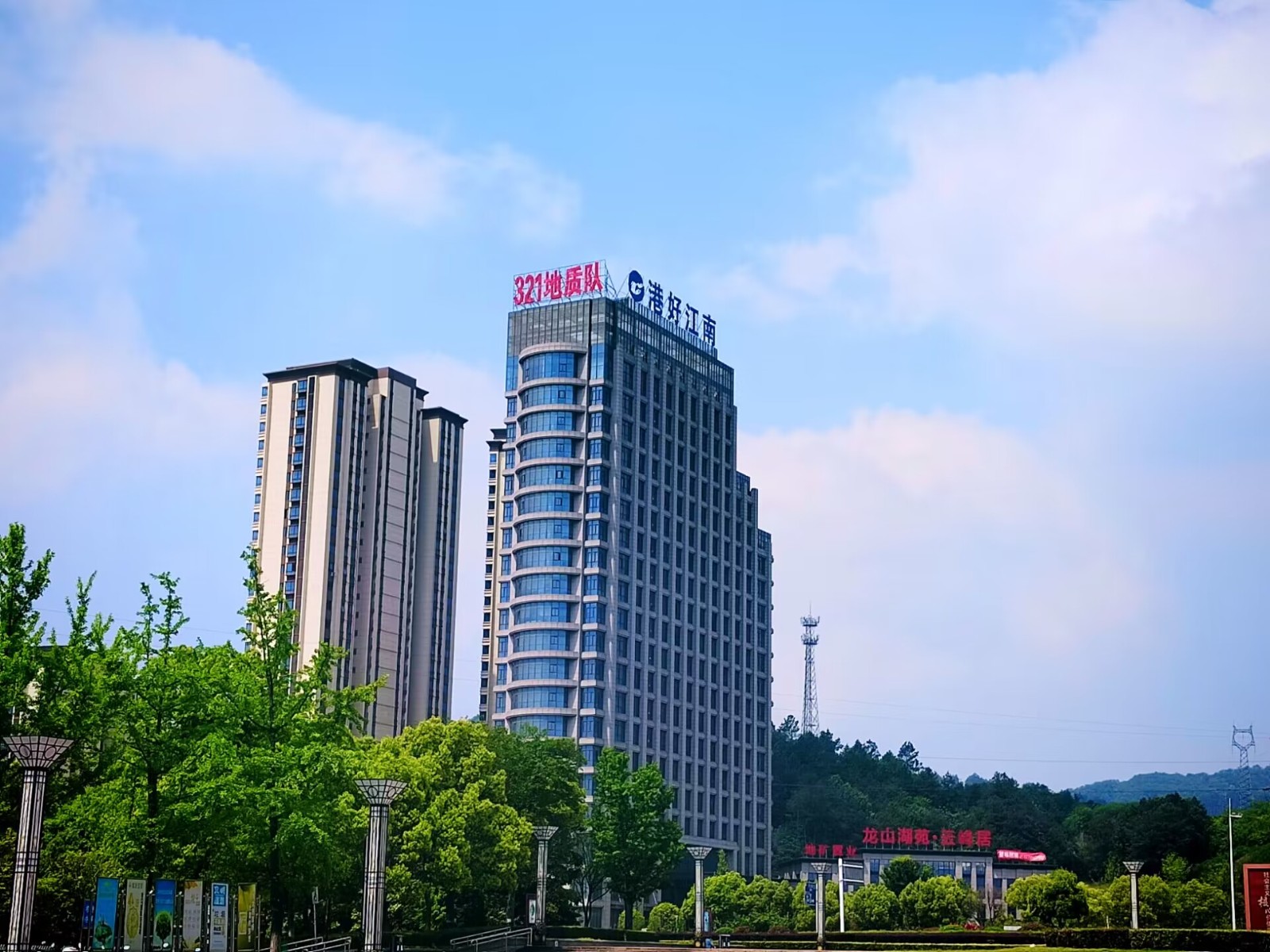 1699929926792241.jpg 办公楼实景图.jpg